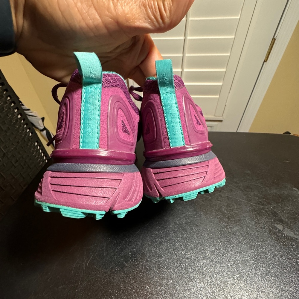 The North Face size 7.5 sneakers - Picture 11 of 12